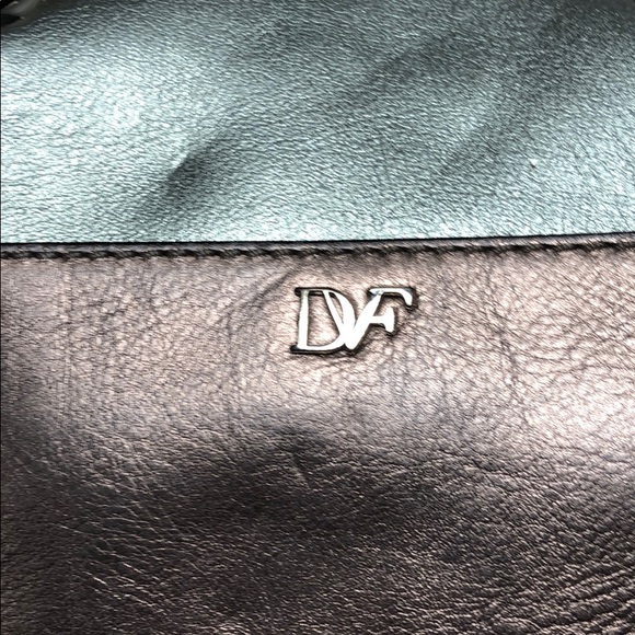 Dvf shoulder bag , color is so IN - Picture 7 of 8